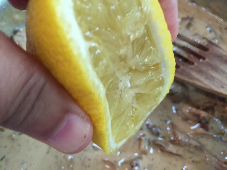 Adding lemon juice to  mushroom sauce