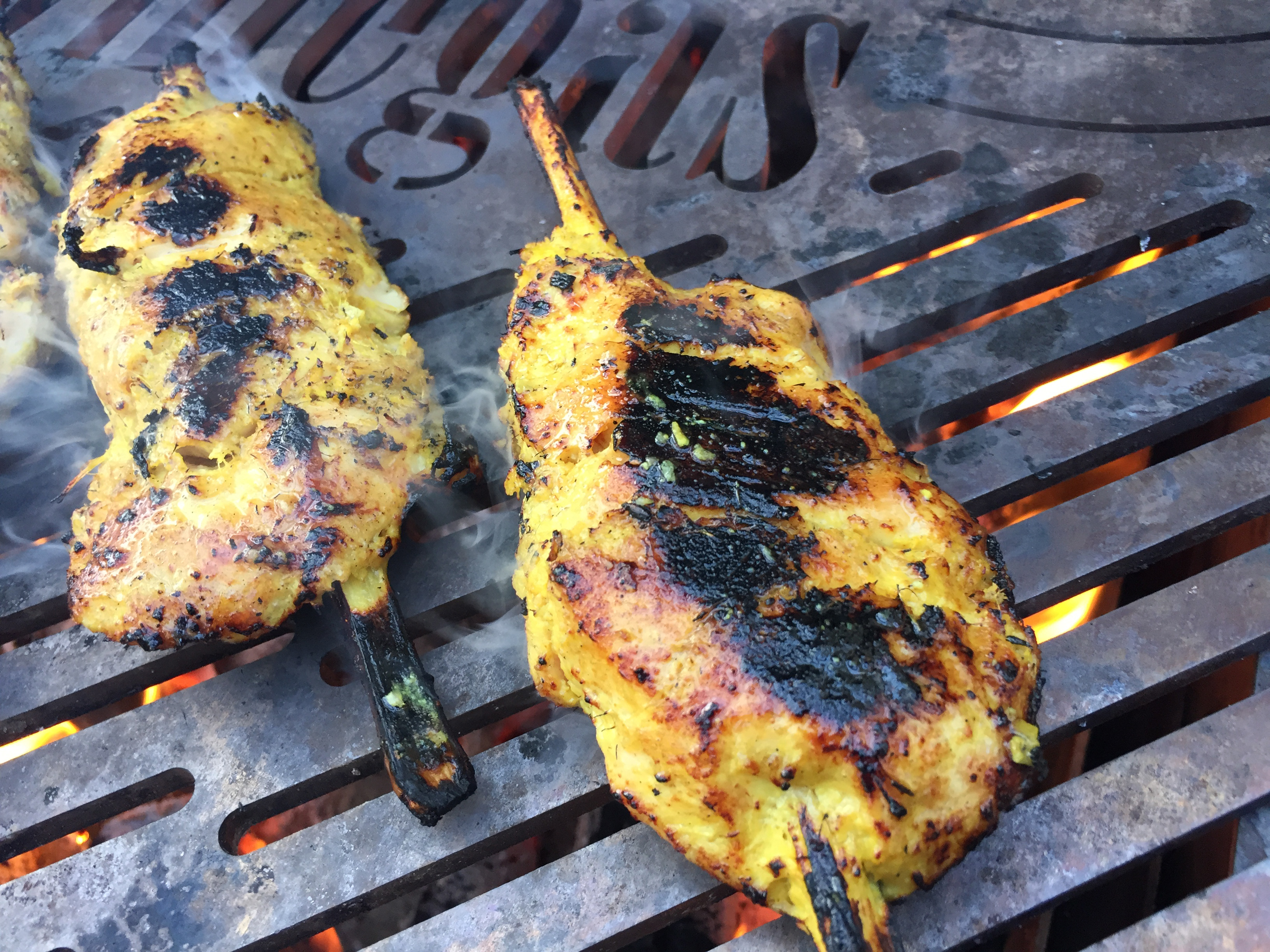 Chicken skewers with peanut sauce pic