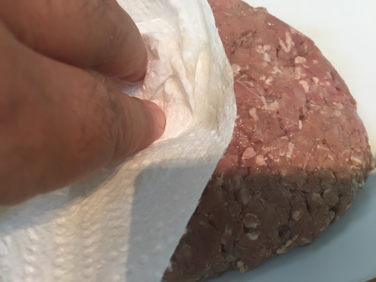 Hamburgers Sous Vide towel dry